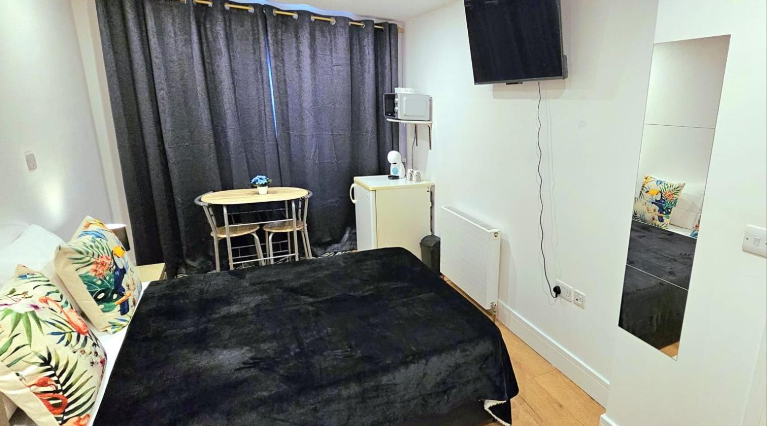 Penelope Ensuite Double Room Лондон Экстерьер фото